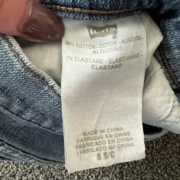 Levi's Women's Light Wash Boot-Cut Jeans - Picture 6 of 10